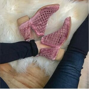 Jeffrey Campbell Taggart BLUSH‎ VELVET Open Weave Ankle BOOT WOMEN 5 ANTHRO